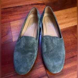Vionic Willa Suede Dark Green Loafers size 8
